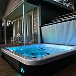 Luxurious Kinos With Jacuzzi Villa