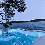 Huvilat Luxurious Kinos With Jacuzzi *