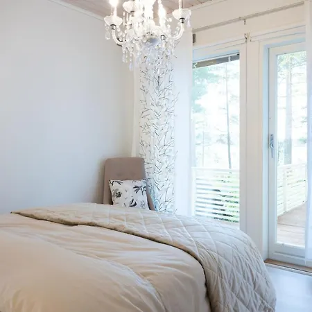 Luxurious Kinos With Jacuzzi Villa Rovaniemi