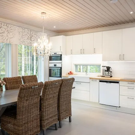 Villa Luxurious Kinos With Jacuzzi Rovaniemi