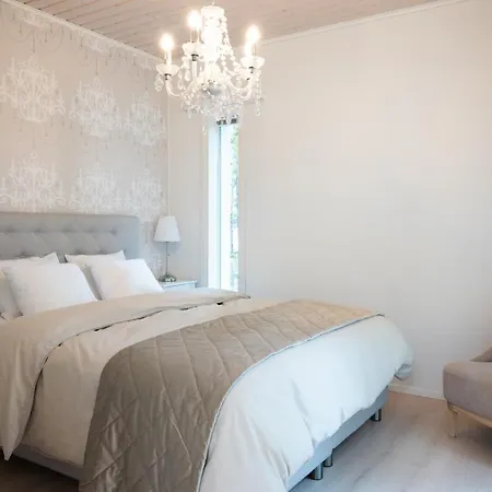 Luxurious Kinos With Jacuzzi